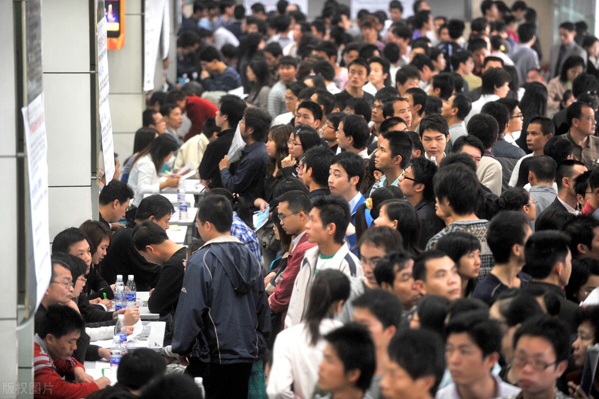 中国高级技工缺2200多万，本科生毕业没工作，技校招生却无人问津