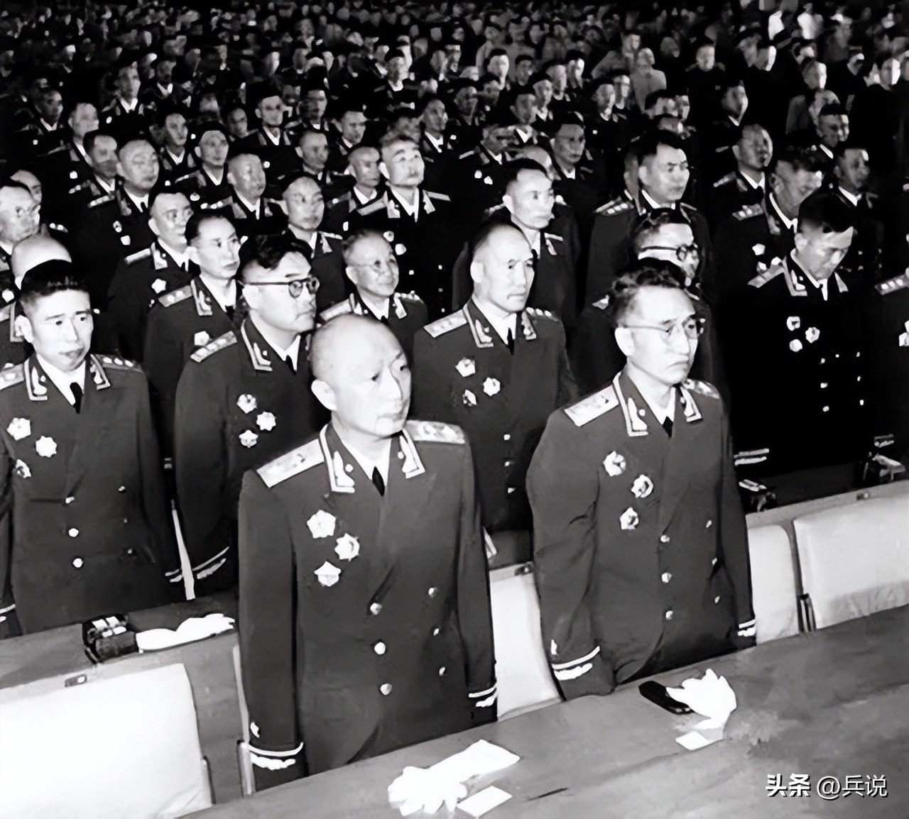 开国中将*基伟秦**的上级，只授大校？1983年提大区副，为何没到任