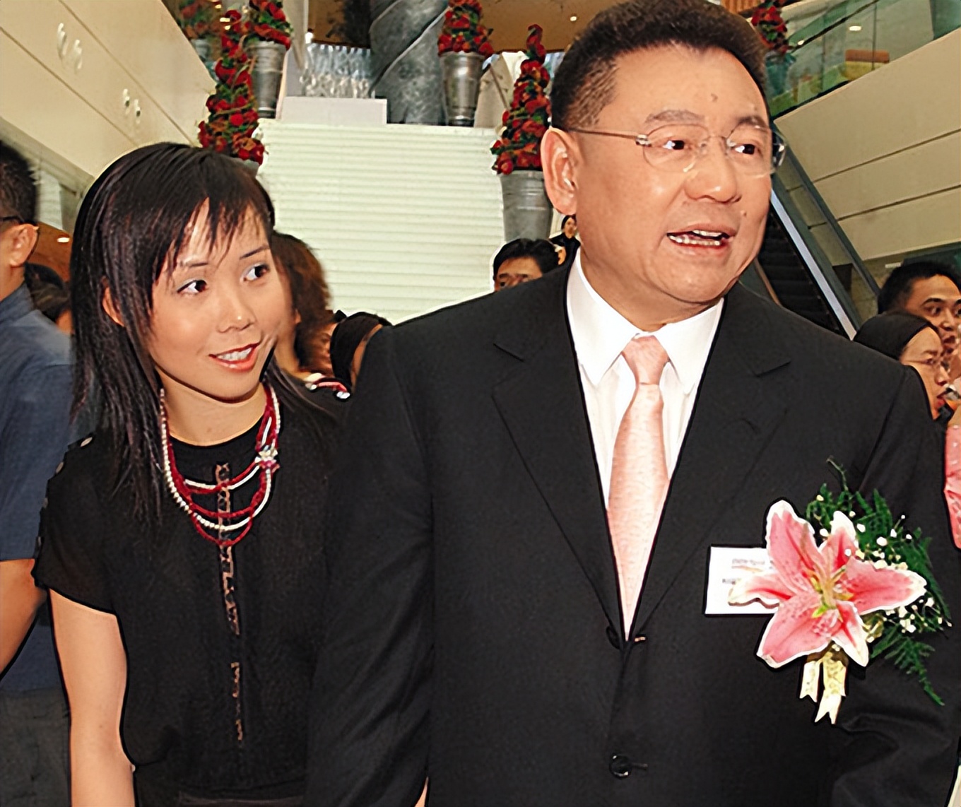 吕丽君富婆,16亿富婆吕丽君晒豪华游艇