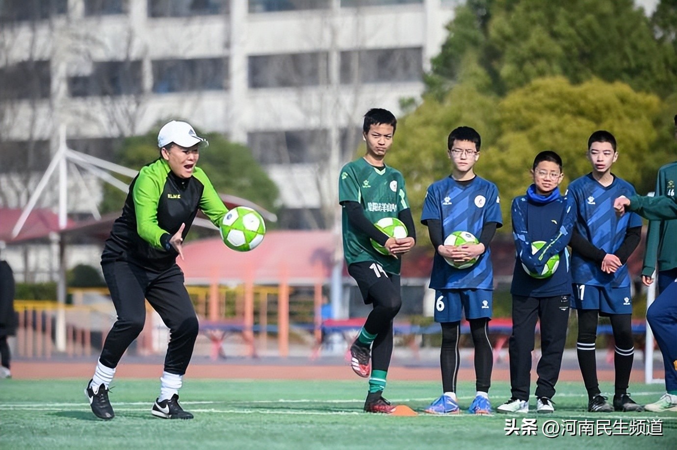 足球进校园大课间,足球进校园完整版