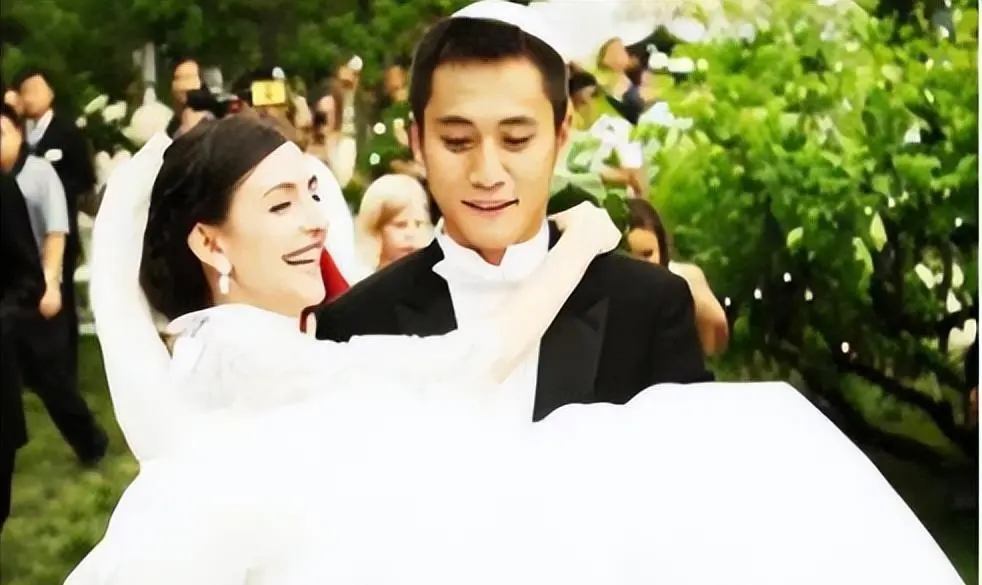 嗑着瓜子领了华表奖，走出谢娜的阴影，这一次刘烨没有遗憾了！