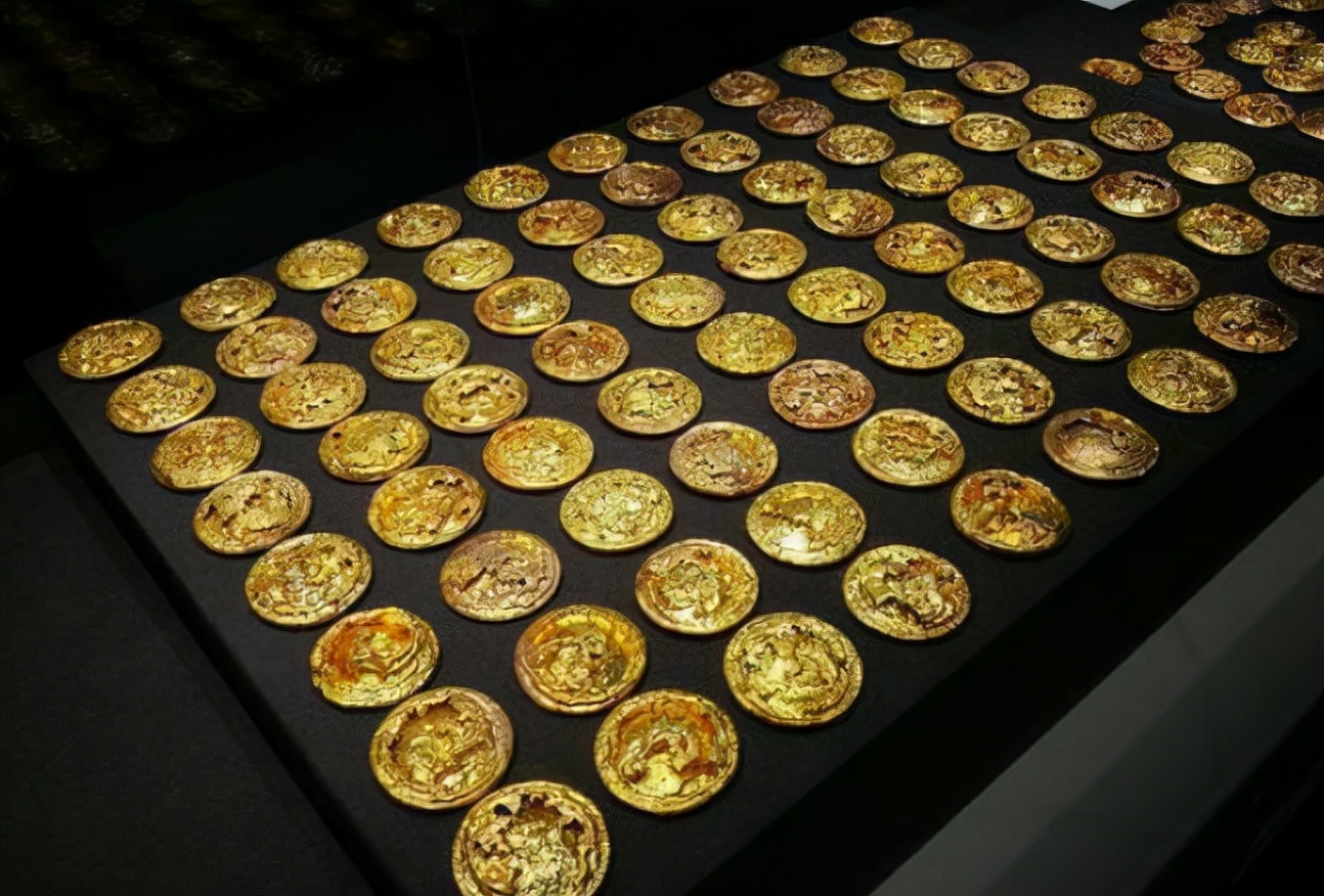 西安挖出219块金饼,烧砖挖出价值20亿的金饼