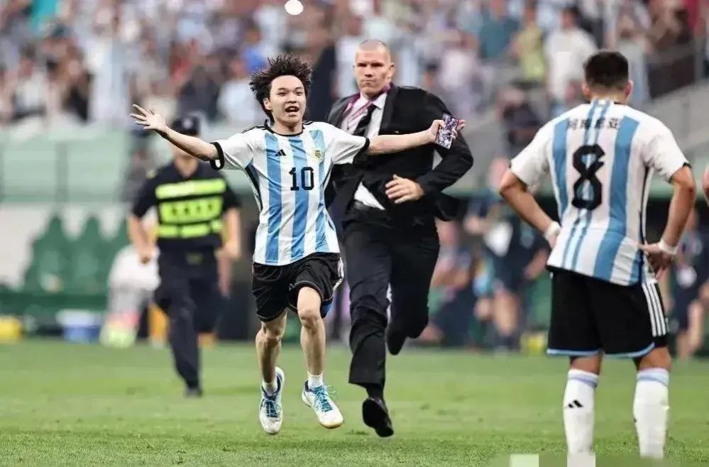 拥抱梅西少年,拥抱梅西少年道歉视频