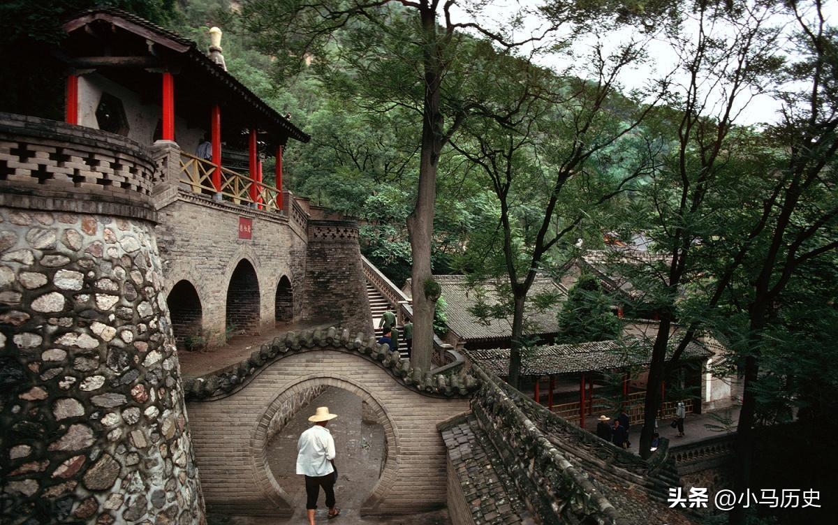 日军兽行：当着男人的面玷污了女儿，临走还残忍割下妻子乳房