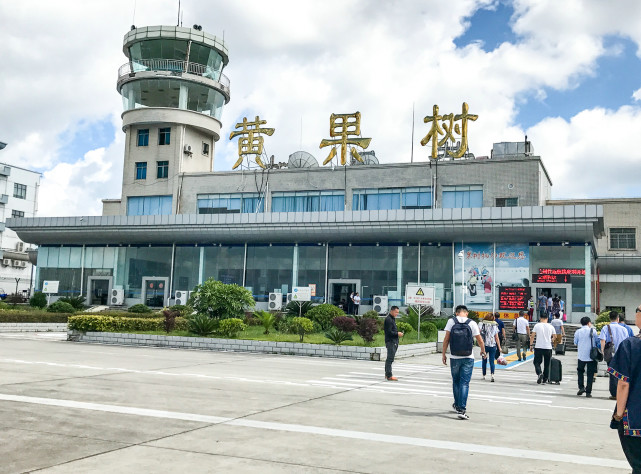 离贵州安顺最近的机场是哪里,贵州安顺普定的飞机场在哪里