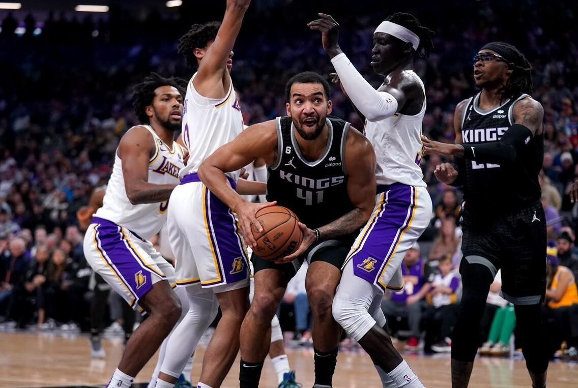 官宣湖人连签2人詹眉组合,詹眉受伤湖人众将谁来带领球队