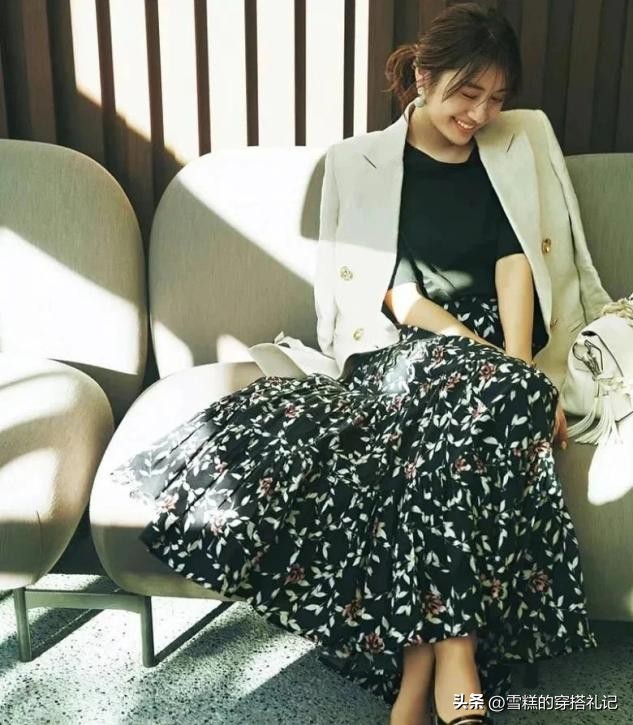 春夏过膝裙穿搭,夏季过膝鱼尾裙穿搭