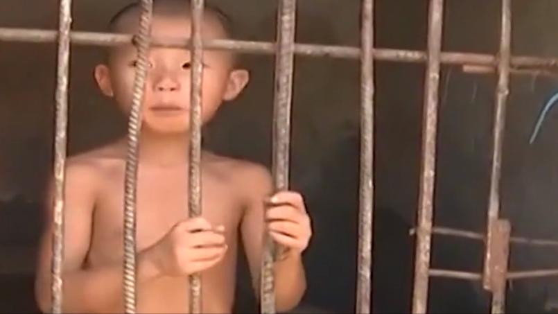小孩爸爸被关在小黑屋,父亲把儿子关进小黑屋电视剧