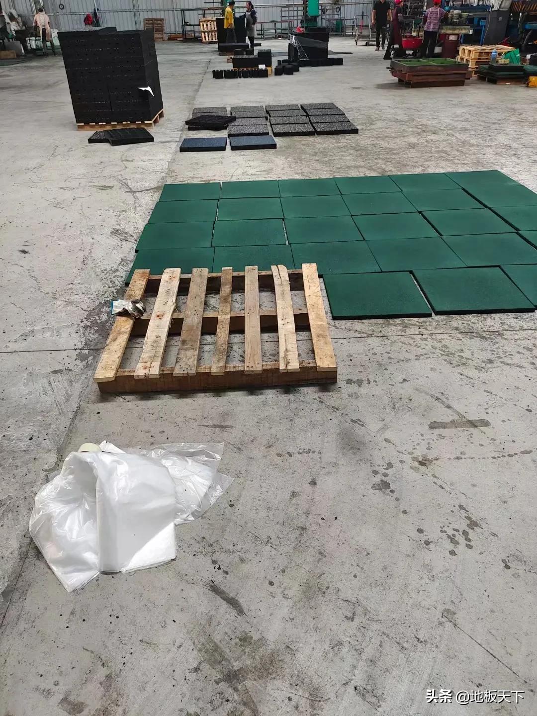 橡胶缓冲垫防滑地垫,橡胶地垫室外滑滑梯专用