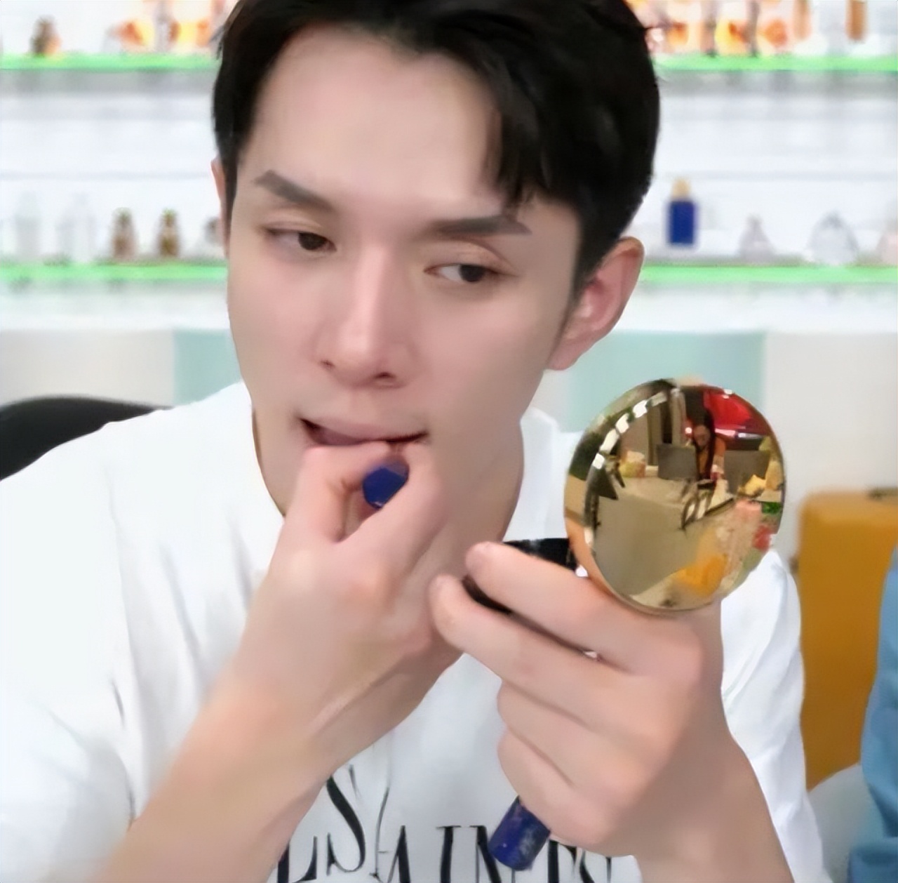 口红一哥涂口红视频,口红一哥30秒涂口红视频