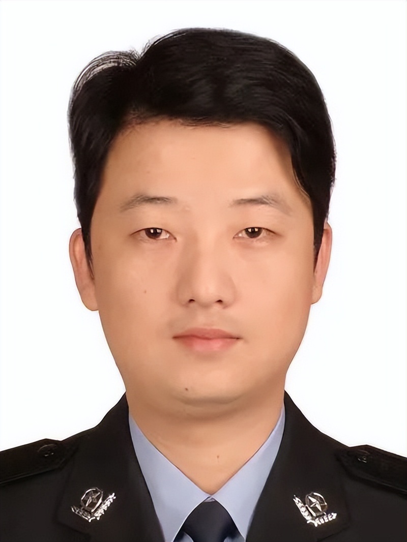 巡逻防控新机制·带长民警谈丨屯警街面，“巡处”安全感！