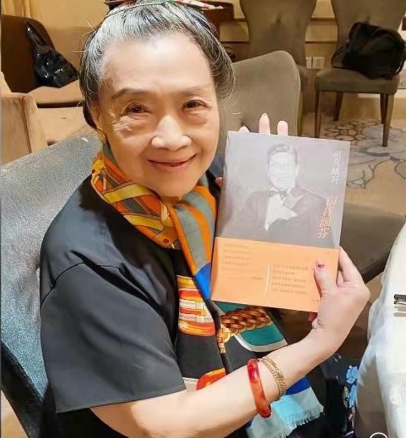 东方夜莺朱逢博完整版,东方夜莺朱逢博图片