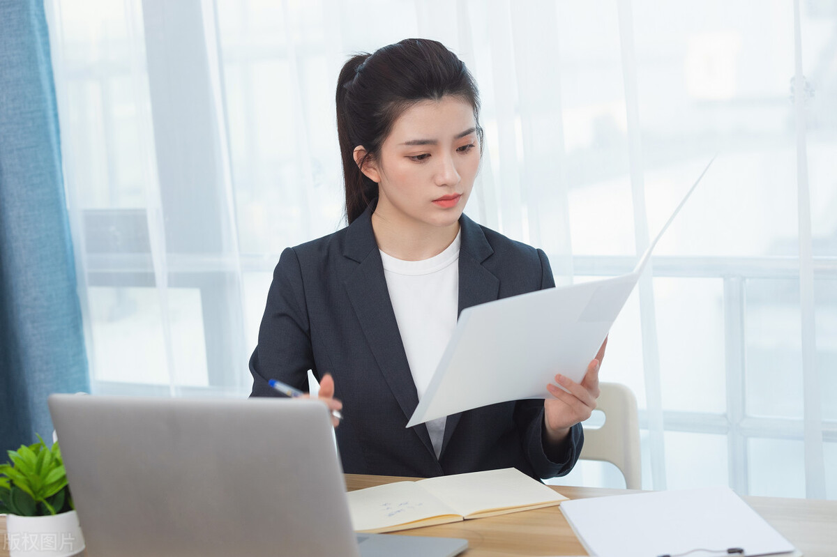 摆摊日入九千被怼,夫妻摆摊日入九千元租金