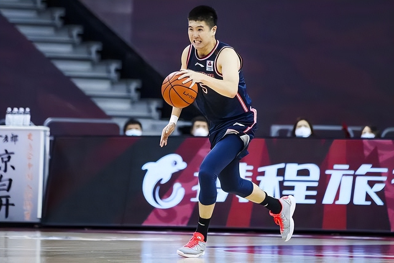 广东男篮今天比赛队员名单,2021广东男篮12人名单