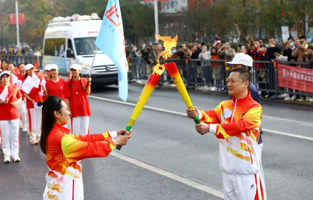 省运会火炬场外传递圆满收官！今天，为浔城骄傲！