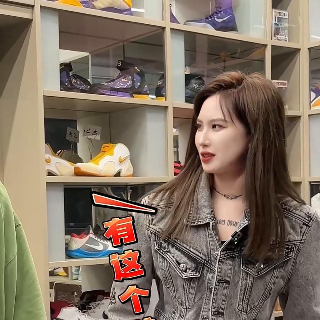 女神来到心杰收藏馆，必须给大家来个不一样的视频。#心杰...