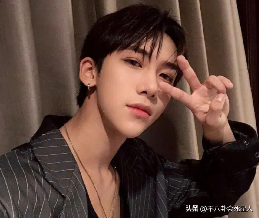 一张报价单，将明星“躺着赚钱”的*裤底**扒得一干二净了