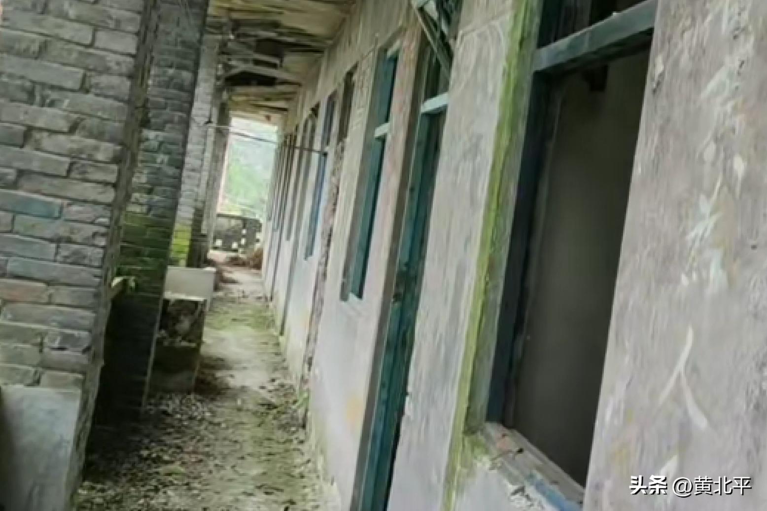 重庆万州李河镇废弃的兵工厂，30年前热闹非凡现在确实残檐破壁