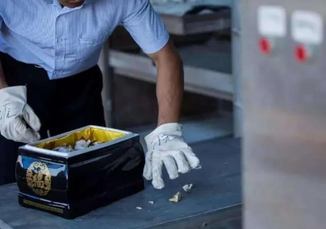 遗体火化烧不掉的是什么,尸体火化后为何没有牙齿