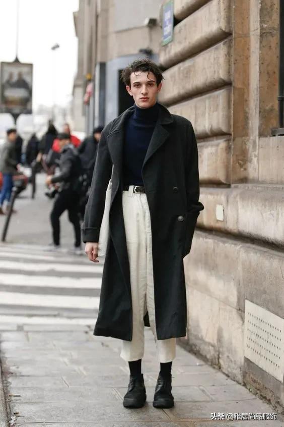 男士黑色大衣内搭什么颜色打底,男士穿大衣怎么搭配裤子和鞋子