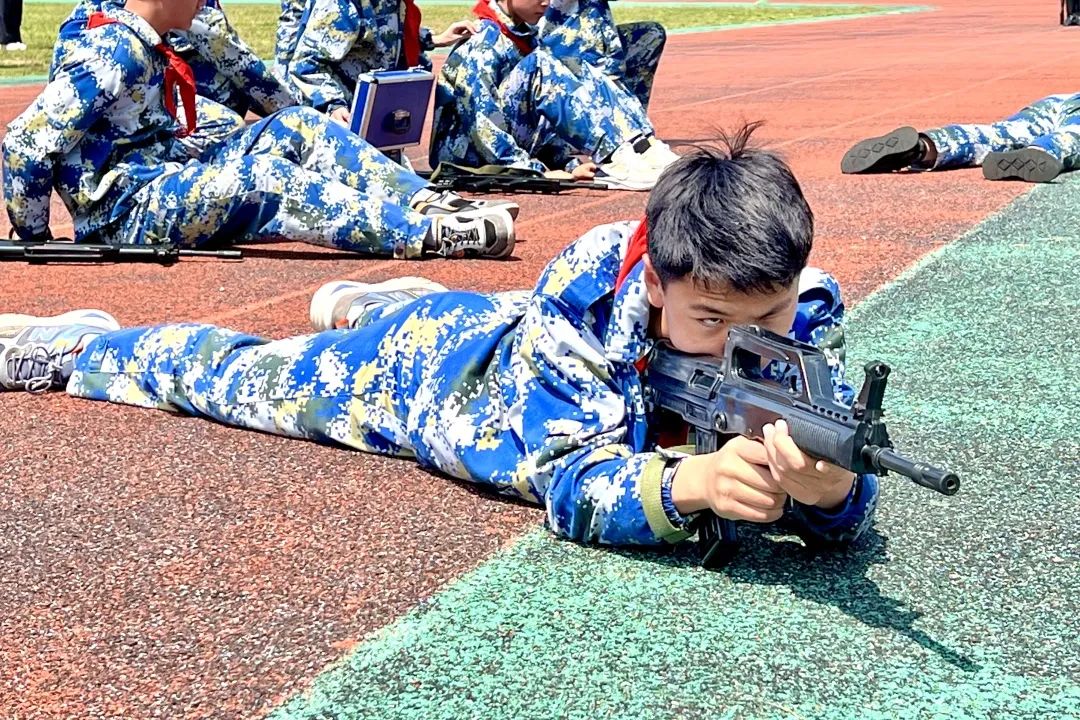 国防教育特色学校荣誉称号,获评国家国防教育示范校