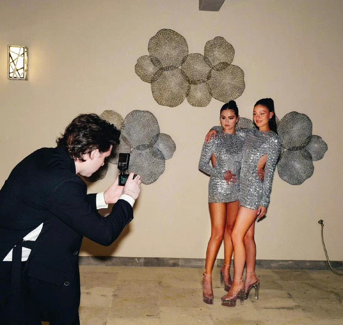 赛琳娜美貌巅峰红裙,赛琳娜天使面孔魔鬼身材