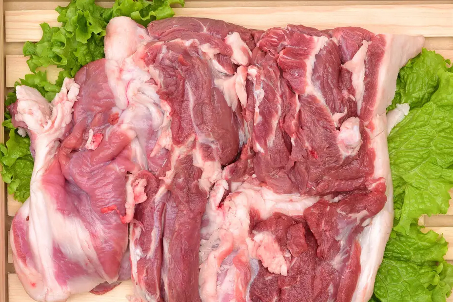 买羊肉买山羊还是绵羊好,山羊绵羊哪种羊肉更有羊膻味好吃