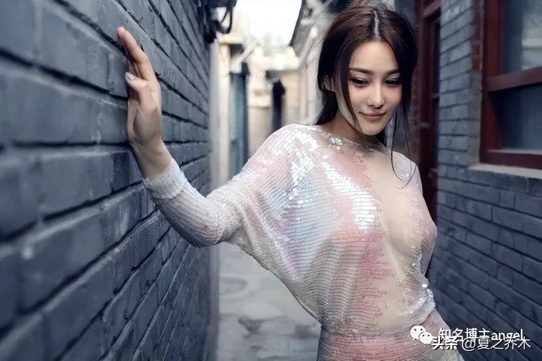 张馨予黑色紧身衣搭配,张馨予露腰照片