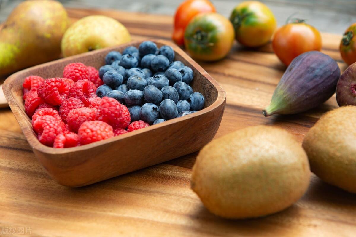 开水果店赚10万元,90后小伙开水果店一个月赚10万