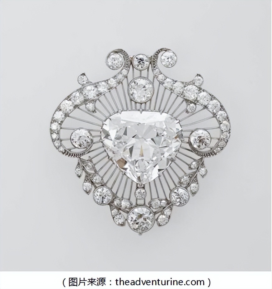 英国庆祝伊丽莎白二世在位70周年——女王的宝藏铂金首饰盘点