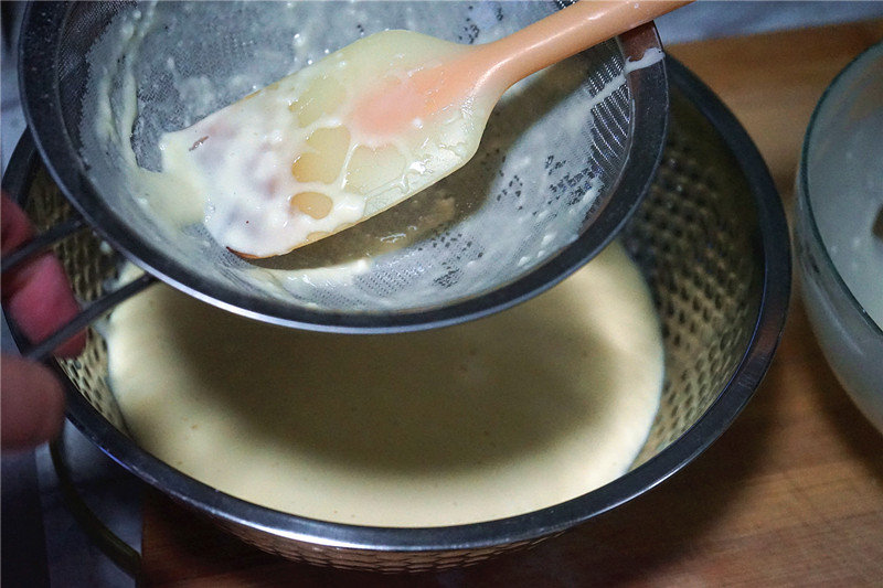 两个鸡蛋一根葱做的鸡蛋饼,两个鸡蛋一碗面粉怎么做好吃