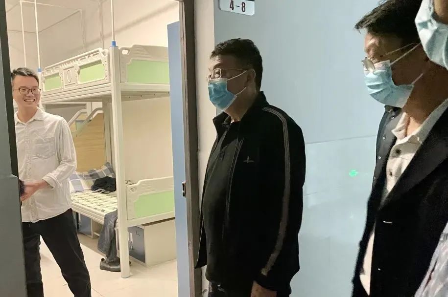 鐩涗笘鍗庤癁鐮ョ牶鍓嶈,鐩涗笘涓崕鐮ョ牶鍓嶈