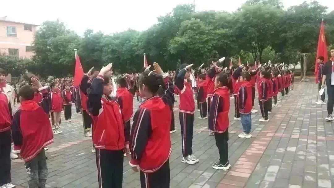 学习二十大，争做好队员|富平县各级少先队组织开展少先队员入队仪式暨庆“六一”文艺汇演主题活动