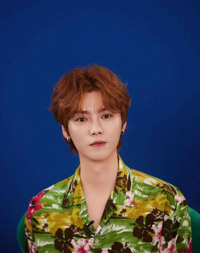 鹿晗帅气变装,鹿晗时尚大片复古风2019