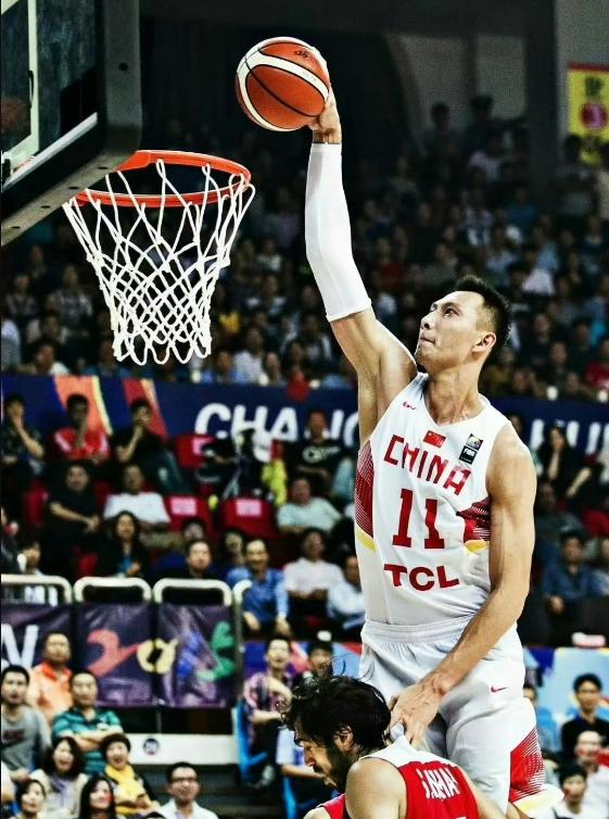 易建联球员退役仪式,易建联退役仪式球员发文