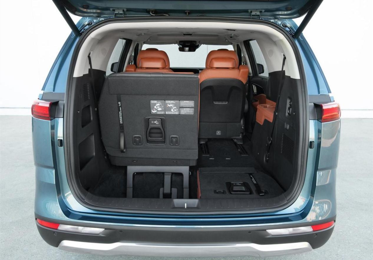 全新起亚嘉华实车很有商务风格,全新款起亚嘉华mpv版