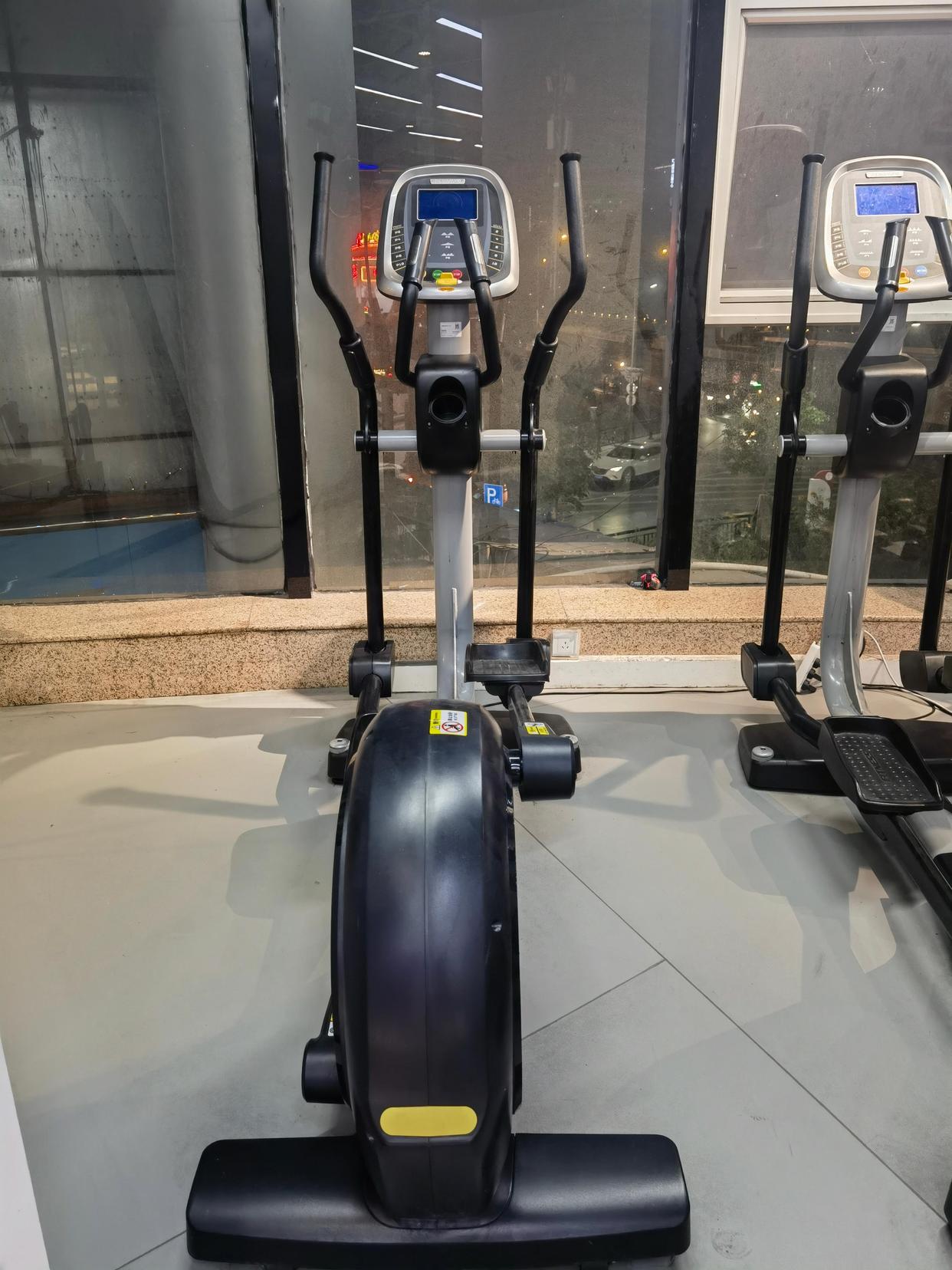 减肥的话去健身房要用到哪些器材,健身房减肥小白需要准备什么装备