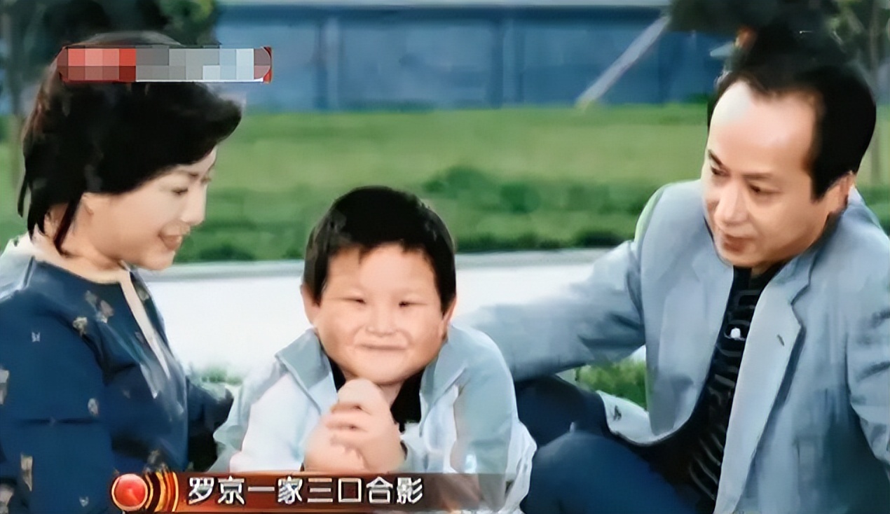 罗京去世后妻子和儿子的现状,罗京死后妻子哭的视频