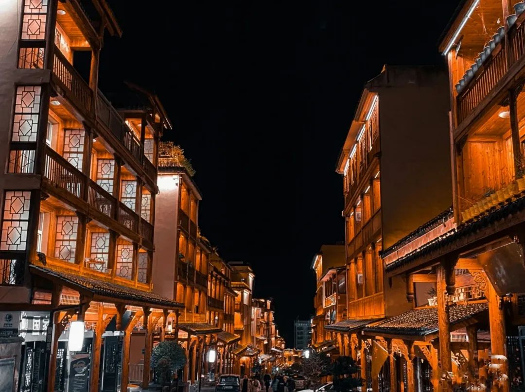 甘孜文旅局长化身侠客火出圈,火出圈啦