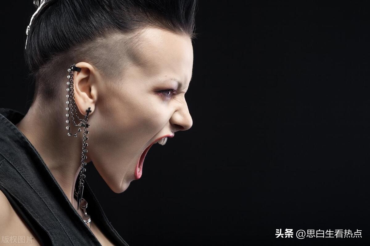 将解放军比作了野狗，这是李昊石最大的问题