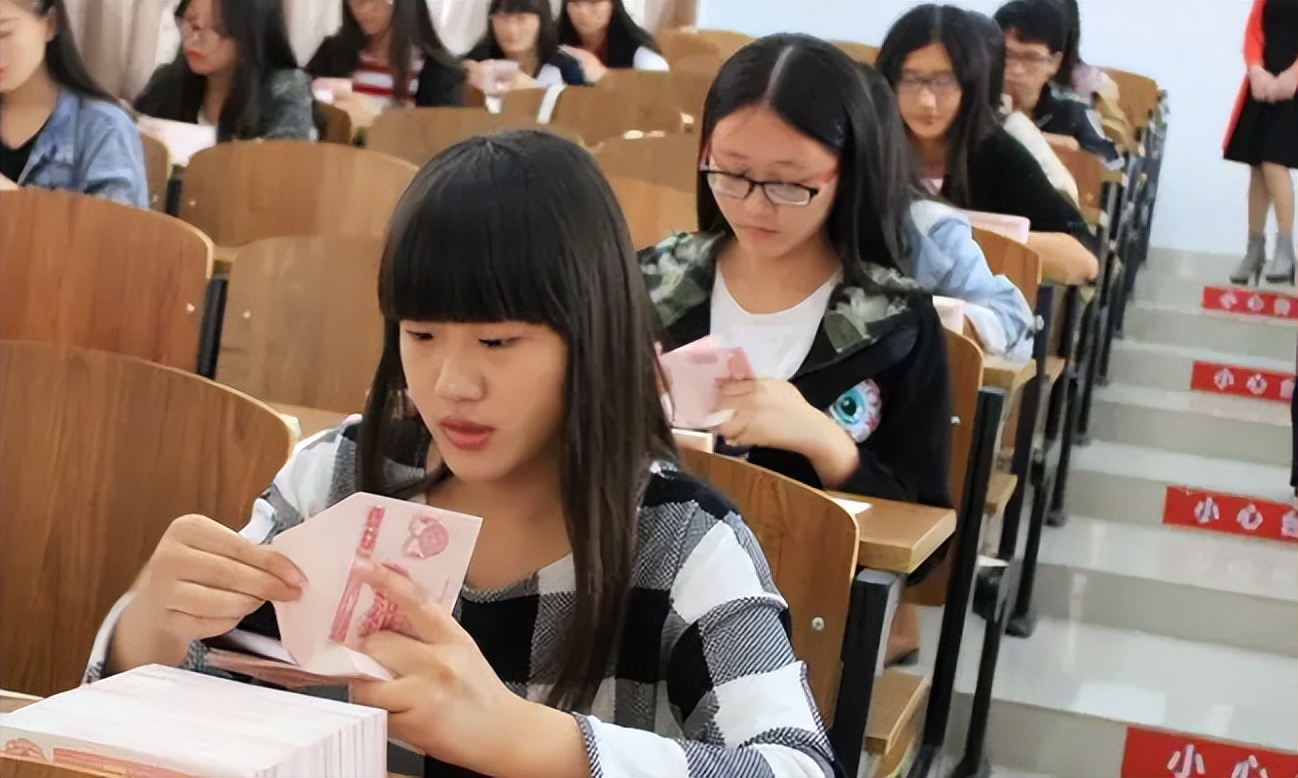 大学不建议报考的文科专业,大学不推荐学的八个专业