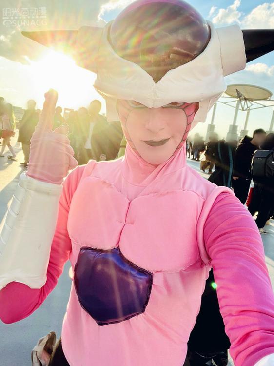 日本Comiket99同人展上，将原作逼疯的魔性Cosplay