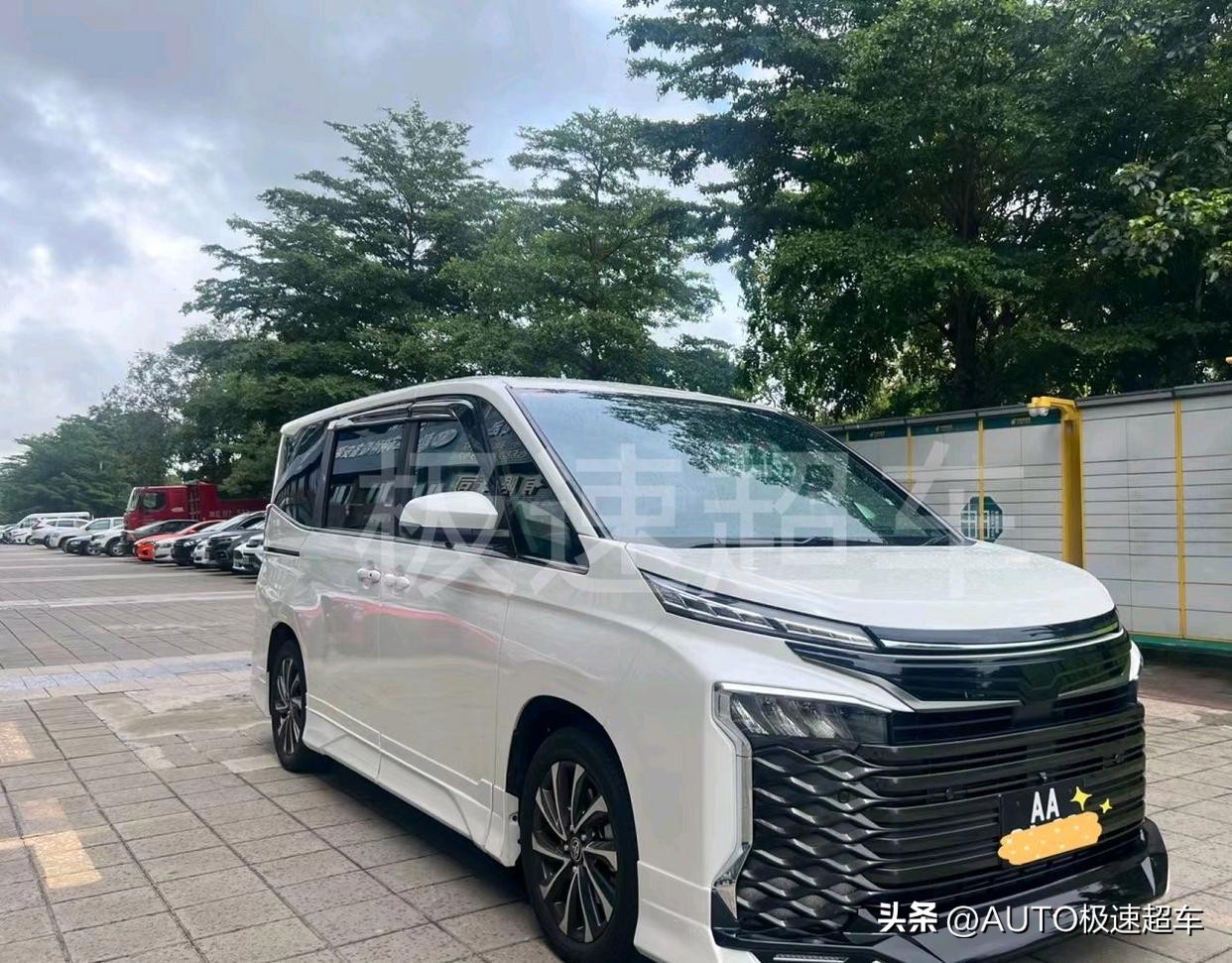 七座mpv丰田voxy价格,丰田voxy七座内饰风格