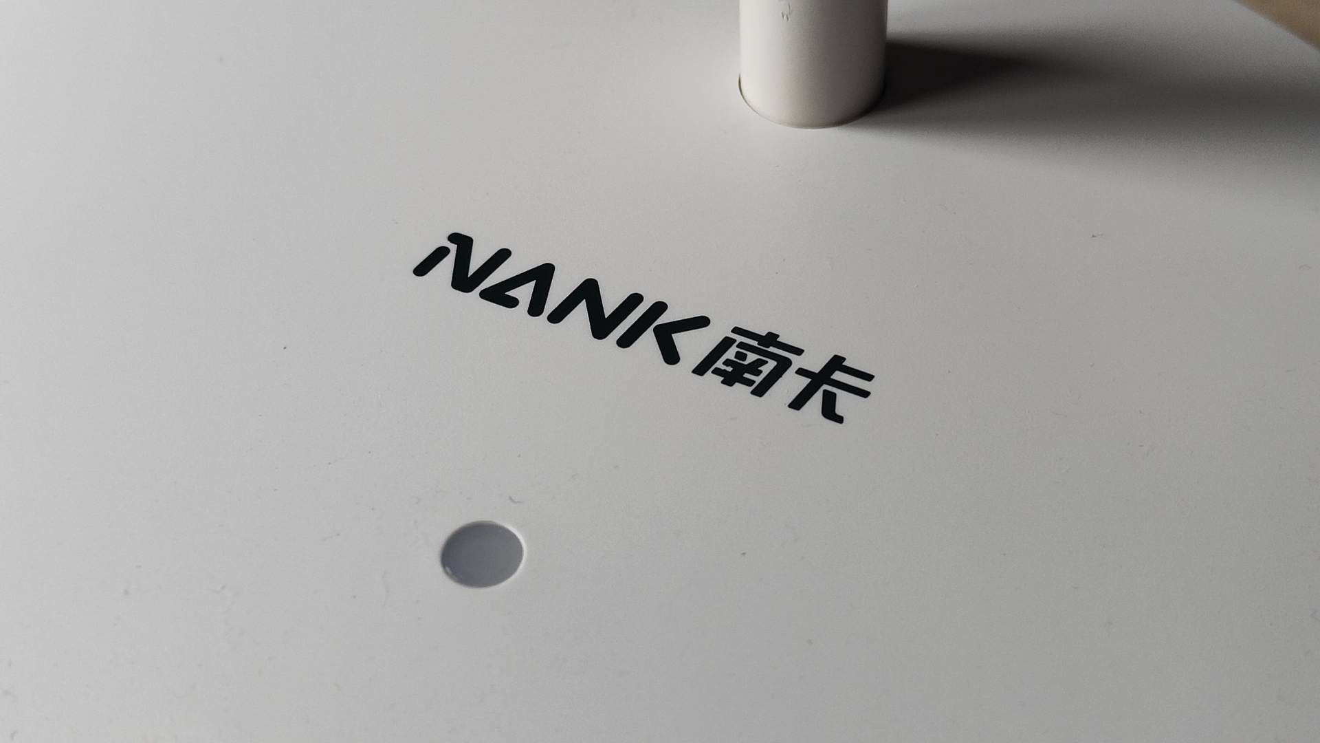 南卡护眼台灯深度测评，还原晨读光、智能调亮度，卖到断货