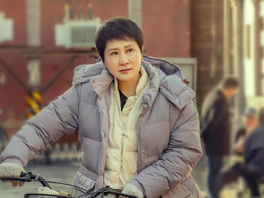 天呐！“强行装穷”的风都刮进央视了，几个亿的苦日子我不懂