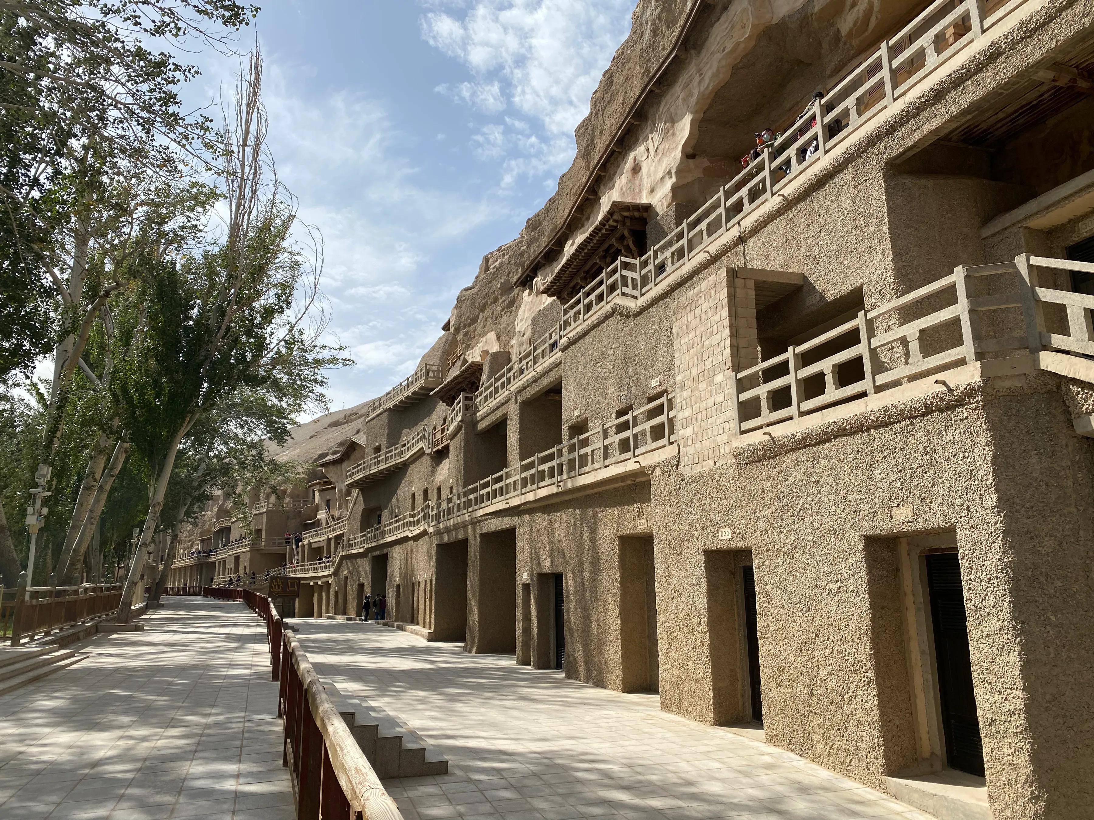 敦煌莫高窟佛光,莫高窟佛光显现