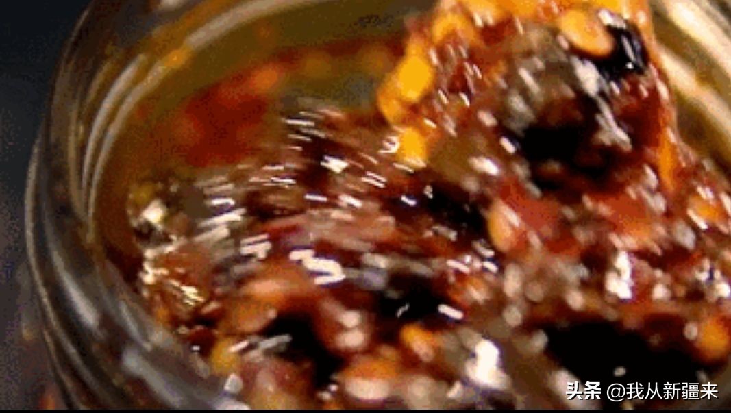 又到了临走前妈妈偷偷在我的包里硬塞一瓶酱的时候