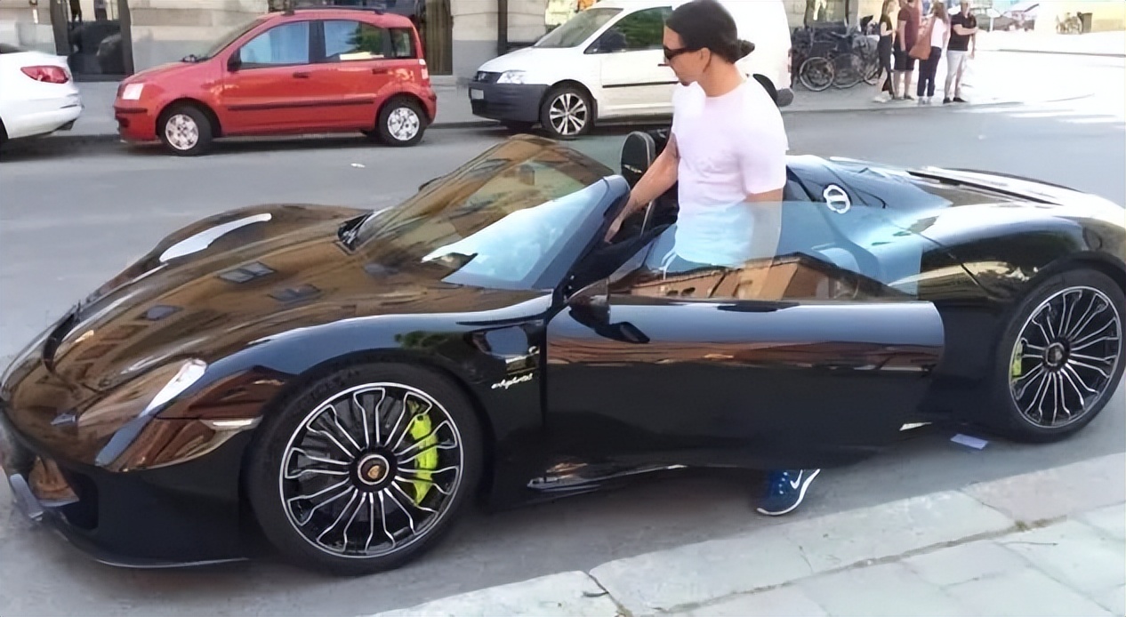 伊布豪车豪宅,球星伊布拉希莫维奇和大罗