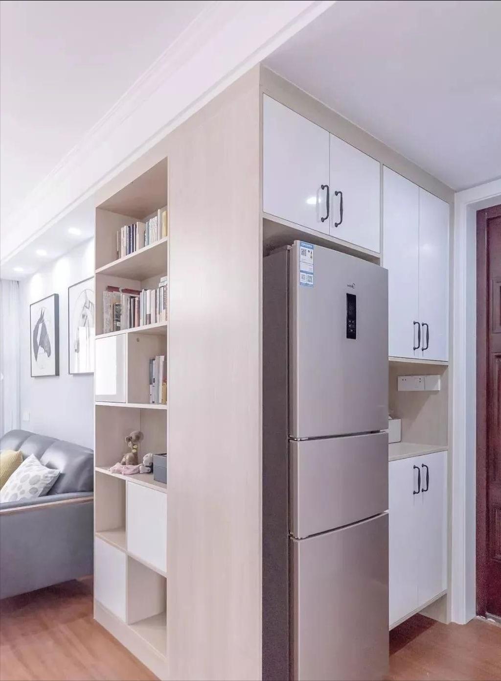 冰箱放厨房最好怎么放置,冰箱放在厨房和卫生间外的门中间