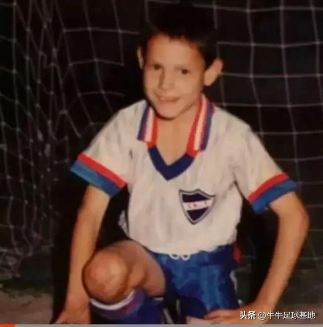 足球明星年轻与现在照片对比,足球明星小时候纪录片